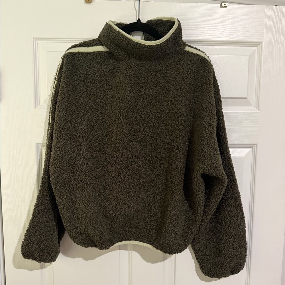 Loose Sherpa Quarter-Zip Pullover - Picture 4 of 4